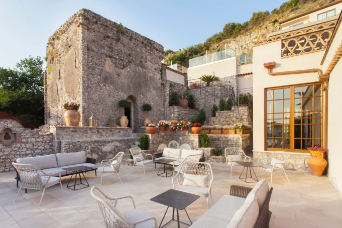 Hotel Villa Fiorita_Taormina, Italy_Project Giuseppe Longhitano, ph. Luca Di Bartolo (2)